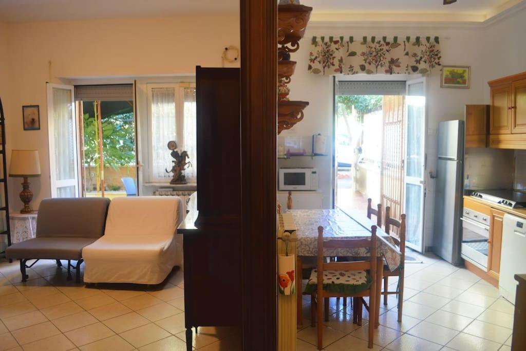 Appartamento In Via Calvi Лидо-ди-Остия Экстерьер фото